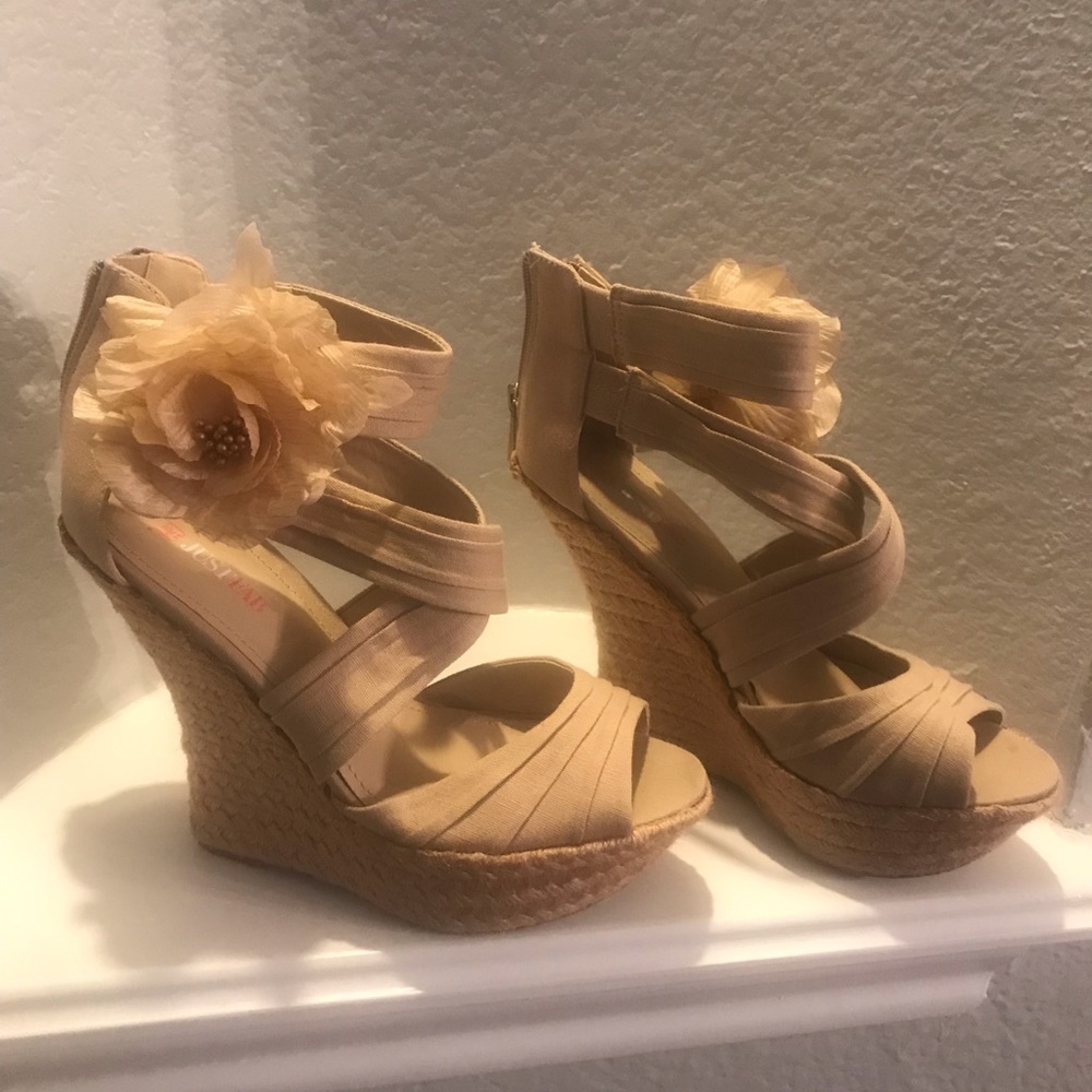 Wedge shoes with flowers